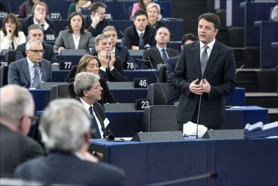 Premier Matteo Renzi przemawia w Parlamencie Europejskim.